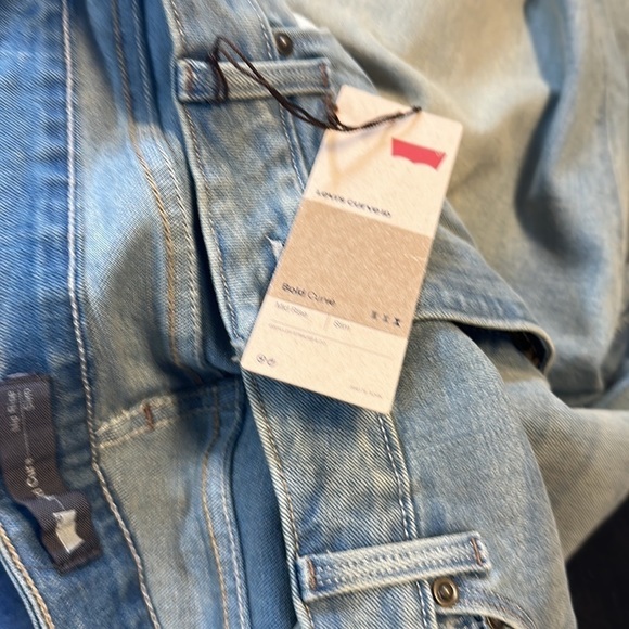 LEVI’S , bold curve , mid rise , slim , 31-32, light blue - Picture 4 of 4